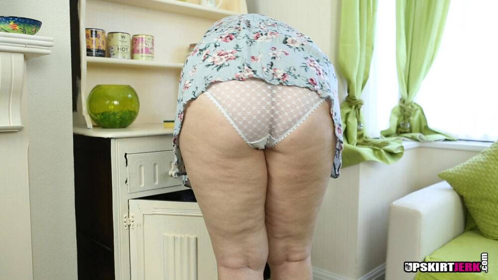 Obese solo model Ellie Roe exposes her fat ass and cellulite too - #3