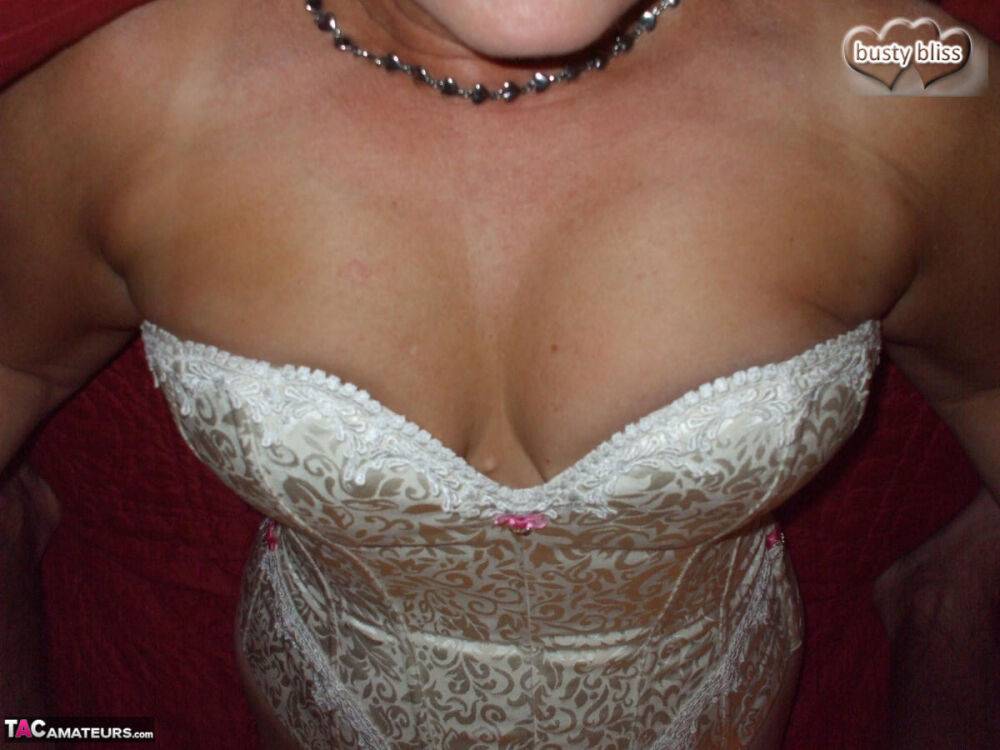 MatureMILFBBWCurvyBig TitsUnited StatesBig - #15