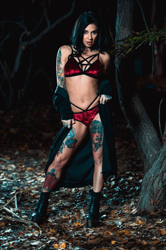 Inked Bitch Gives Head And Gets Fucked In The Woods - #1