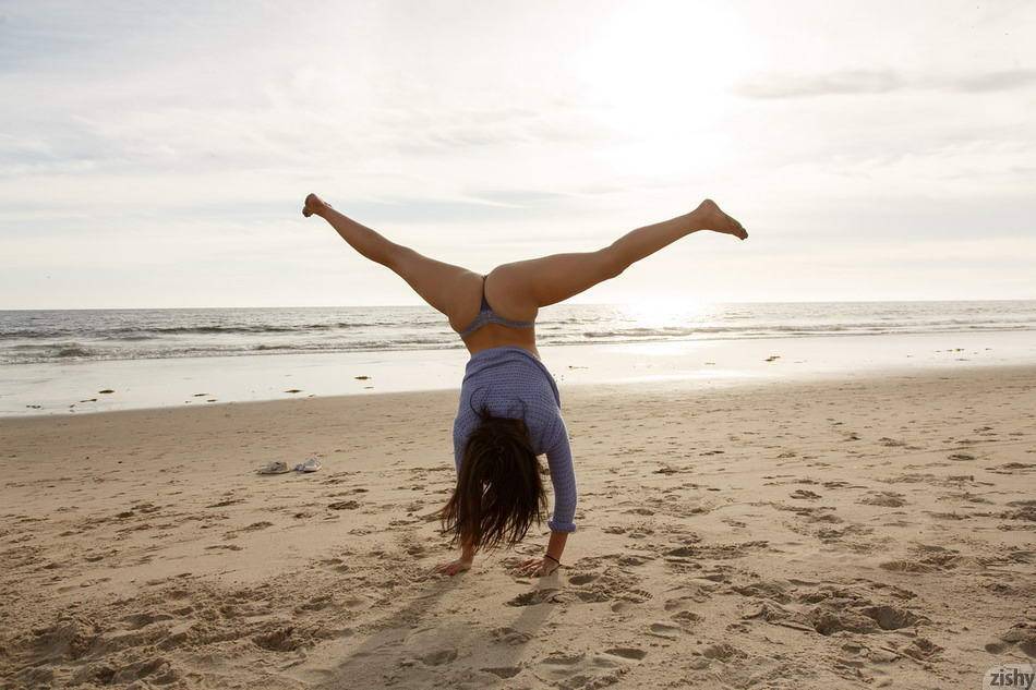 Adult model leah gotti posing at the beach - #8