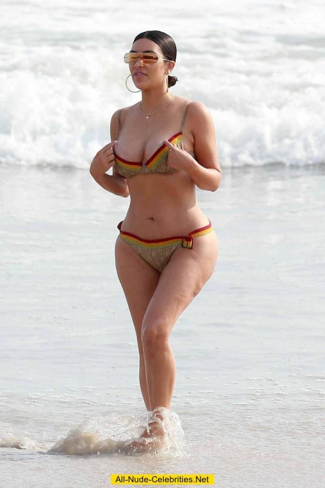 Celebrity kim kardashian posing in bikini on beach - #15