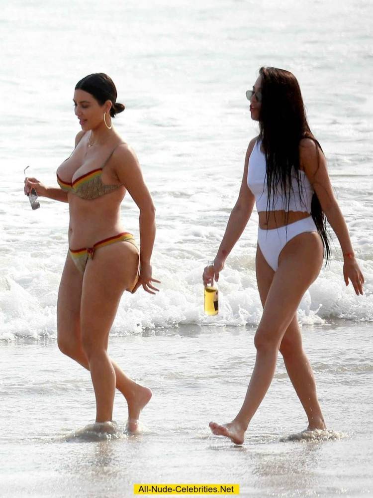 Celebrity kim kardashian posing in bikini on beach - #7