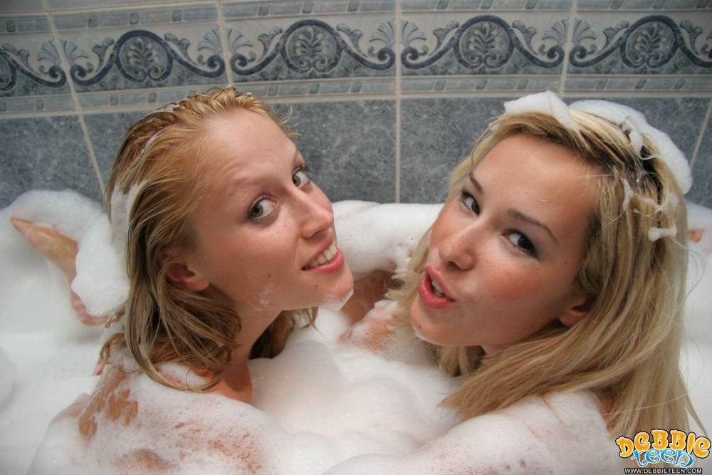 18yo debbie kissing petite lesbian teen in hot tub - #13