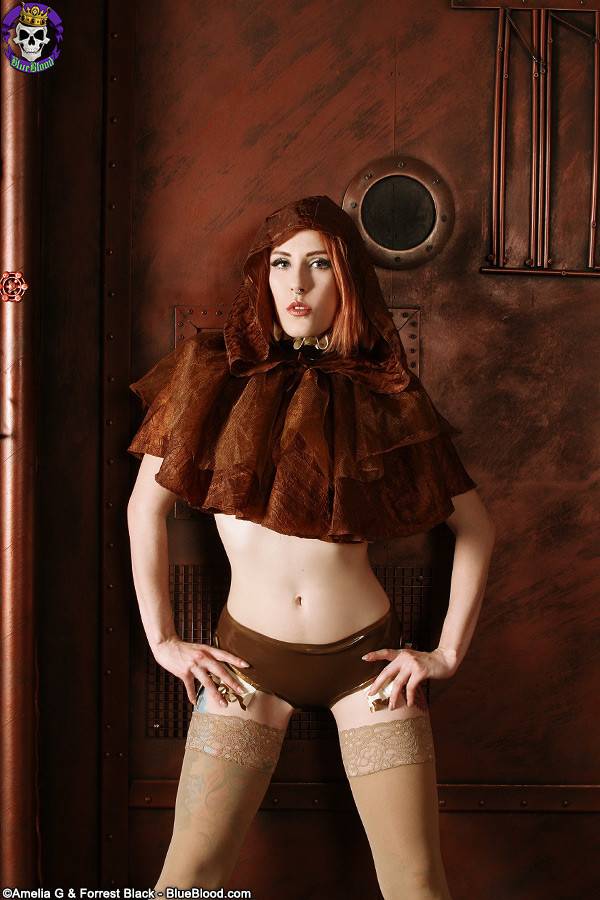 Hot steampunk rogue anastassia bear in slick latex panties - #5