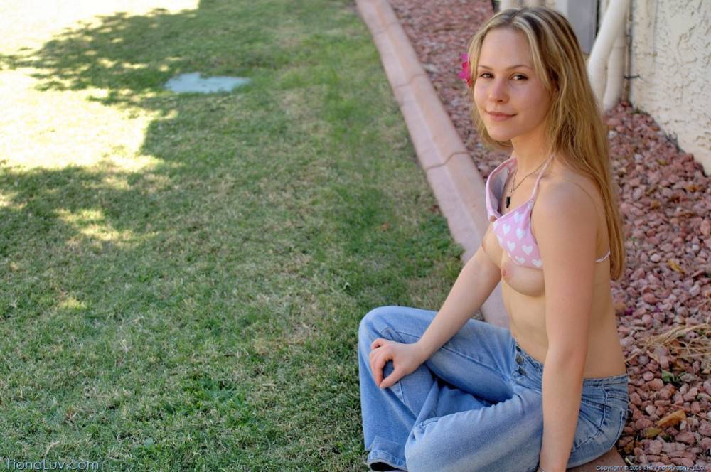 Fiona luv gets naked in the park - #13