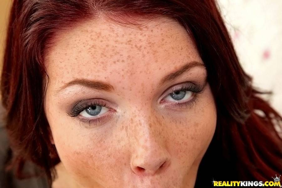 Sultry brittish amateur Emma Leigh sucks on dick and gets a cum blast on her face - #15