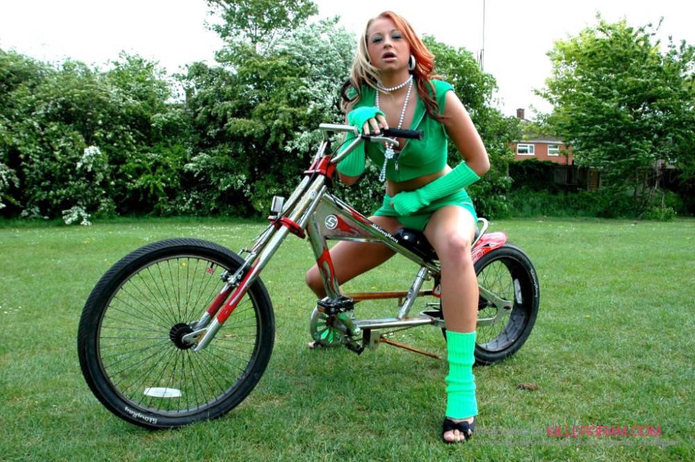 Girly rider lee logan sucking cock in green gloves and leg warmers - #3
