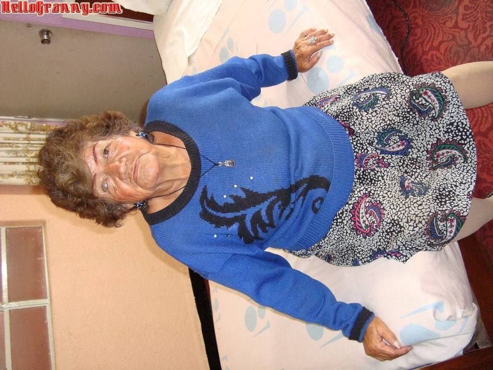 Old pussy granny with big panties - #6