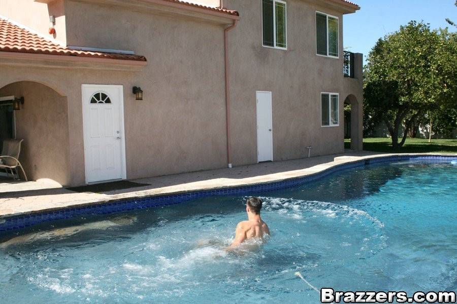 Hot american milf Heidi Mayne banged after good blowjob near the pool - #6