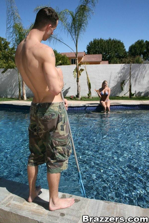 Hot american milf Heidi Mayne banged after good blowjob near the pool - #3