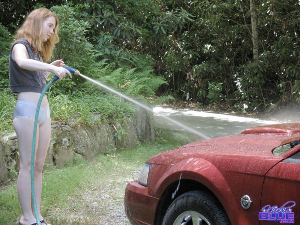 I am washing my old car. it is a 04 red mustang | Photo: 5096510