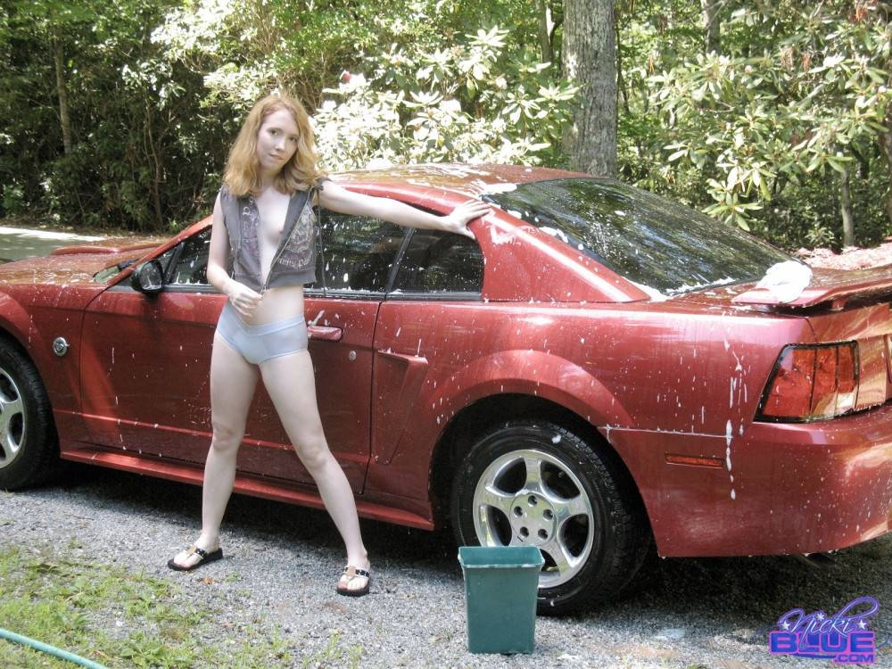 I am washing my old car. it is a 04 red mustang | Photo: 5096512