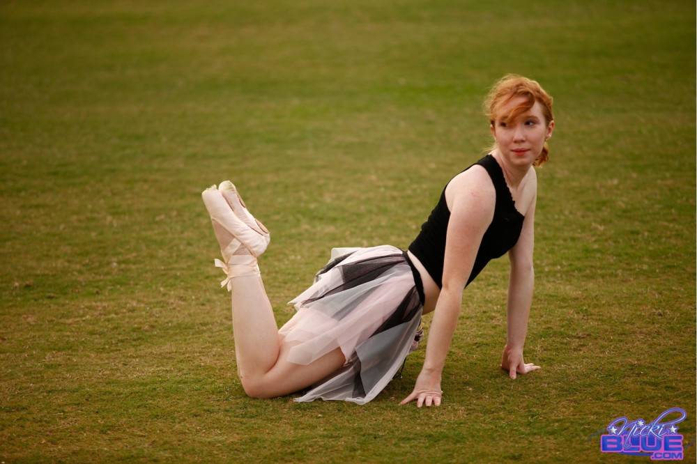 I am doing ballet in the grass. in these photos you get to see | Photo: 5106368
