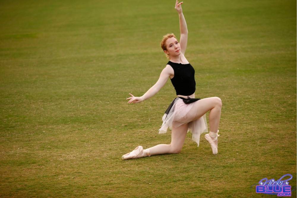 I am doing ballet in the grass. in these photos you get to see | Photo: 5106373