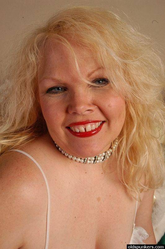 Chubby mature blonde - #1