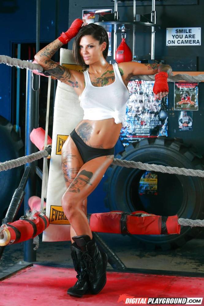 Peachy american brunette cutie Bonnie Rotten in sexy posing gallery - #9