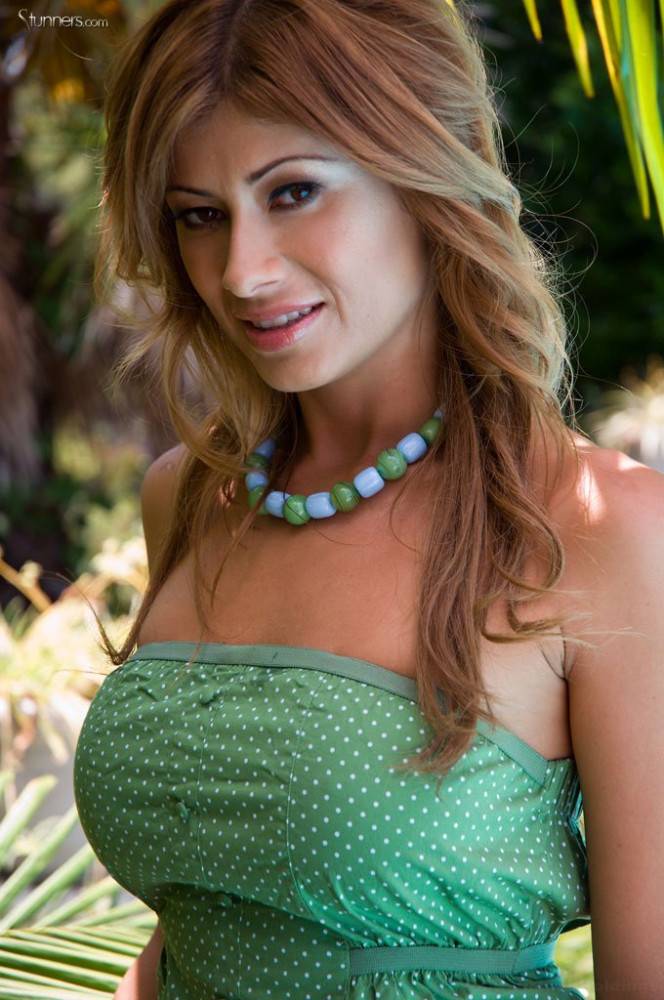 Busty Lisa Daniels With Smooth Mound Pulls Down Her Green Dress And Shows It All In The Doorway - #2