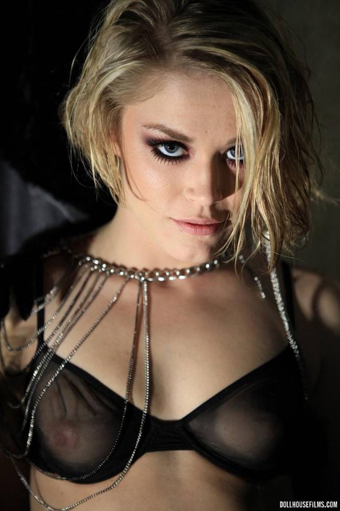 Gothic Blonde Ash Hollywood Appears In Photographic Art In Lingerie While Testing Her Deep Throat. - #11