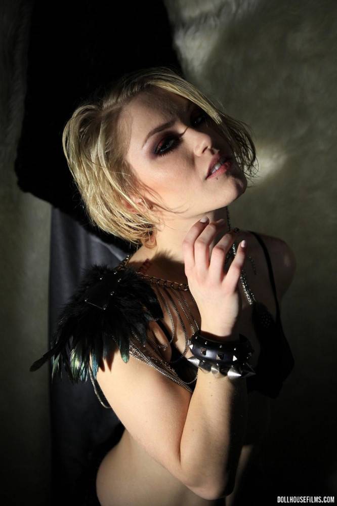 Gothic Blonde Ash Hollywood Appears In Photographic Art In Lingerie While Testing Her Deep Throat. - #3