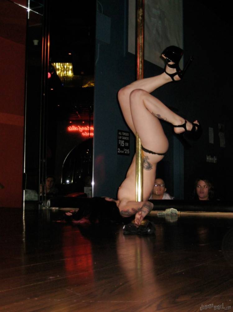 Sexy american milf Joanna Angel showing her butt - #14