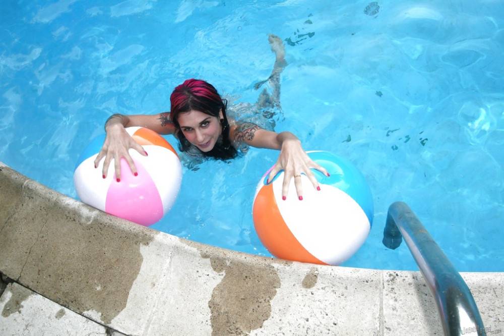 Deluxe american milf Joanna Angel bares her butt near the pool - #17