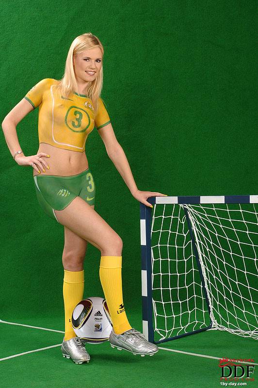 Body Art Cutie Yasmine Gold Pretends That She Wears Australian Green And Yellow Soccer Uniform - #10