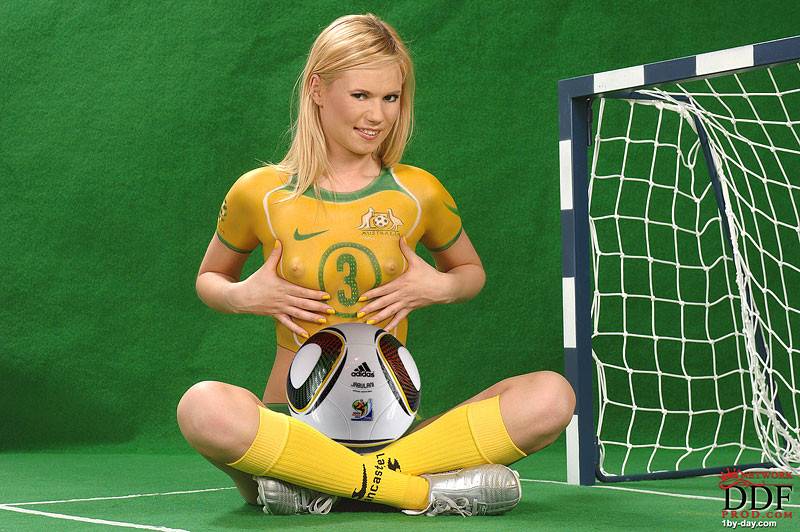 Body Art Cutie Yasmine Gold Pretends That She Wears Australian Green And Yellow Soccer Uniform - #7