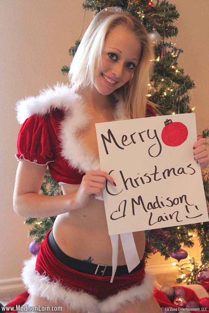 Exciting Christmas Erotica From The Gorgeous Blonde In Costume Madison Lain - #7