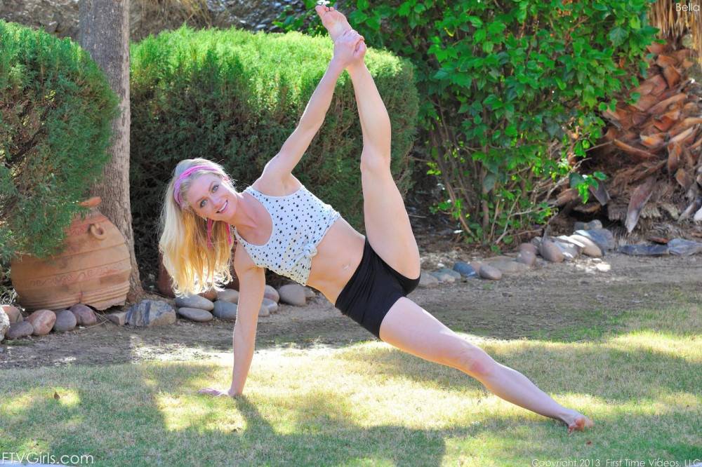 Flexible Doll Bella Bends Taking Cloth By Cloth And Finally Doing Gymnastics Nude Outdoor - #6