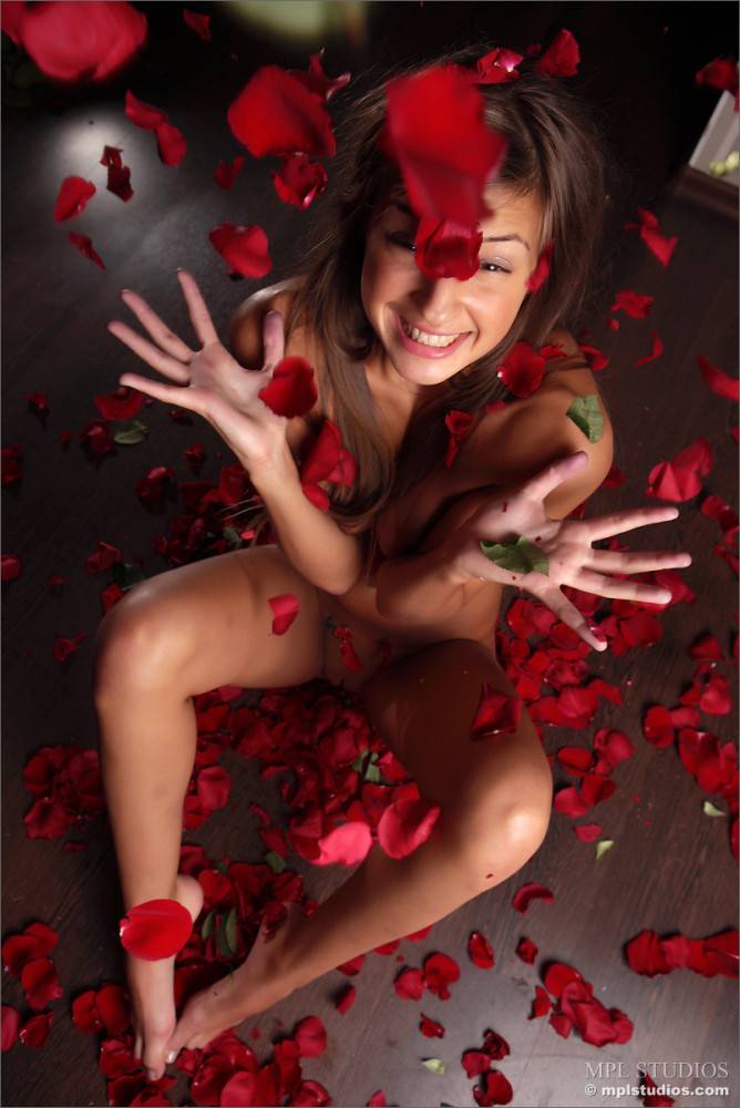 Romantic Melena A Poses With Lots Of Roses And Nothing Else On Her Nude Body - #11