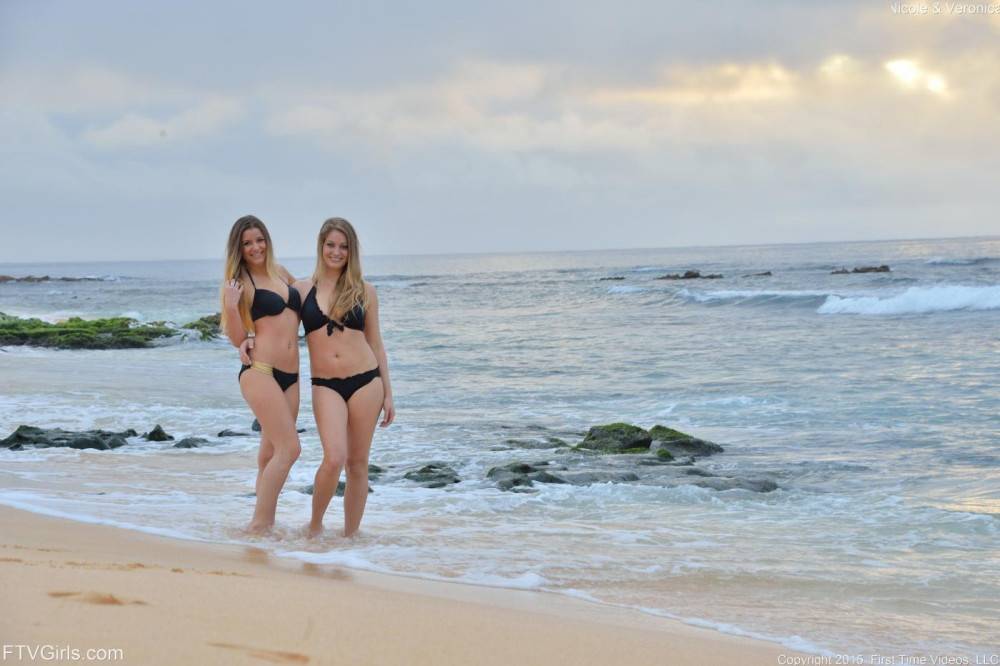 Tender Looking Girlfriends Teddi Rae And Veronica Weston Are Walking Along The Beach Naked - #2