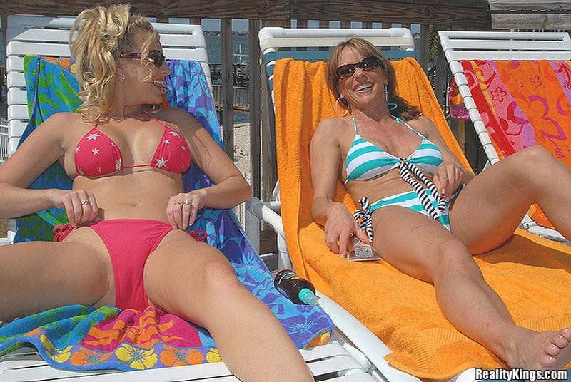 Milfs In Bikinis Shayla Laveaux, Nakita And Brianna Ray Do It At The Oceanside - #10