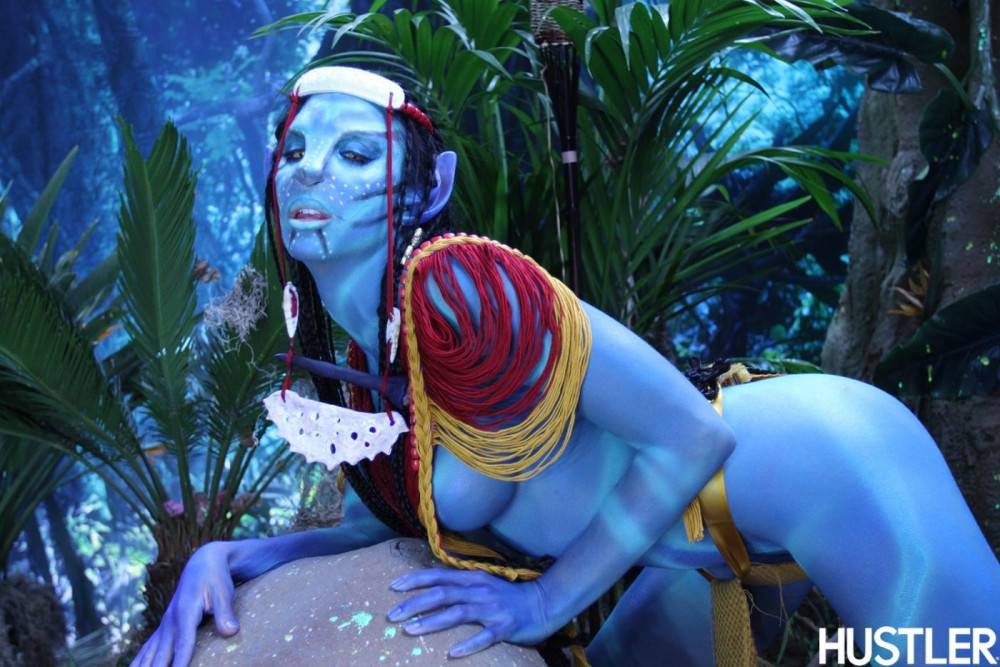Chanel Preston As Neytiri From Avatar Spreading Her Pussy And Showing Her Pierced Clit - #6