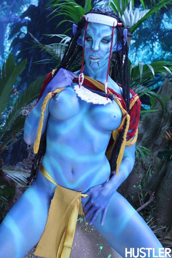 Chanel Preston As Neytiri From Avatar Spreading Her Pussy And Showing Her Pierced Clit - #4