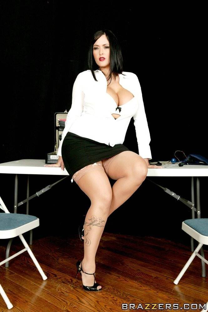 Glamorous american milf Carmella Bing showing big tits and spreading her legs - #6