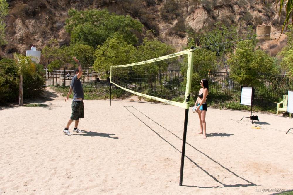 Jelena Jensen & Siri Enjoy Their Day In The Sun Posing At The Volleyball Court - #4