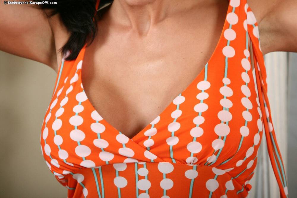 Big Meloned Dark Haired Milf Veronica Rayne Shows Every Inch Of Her Incredibly Sexy Body - #5