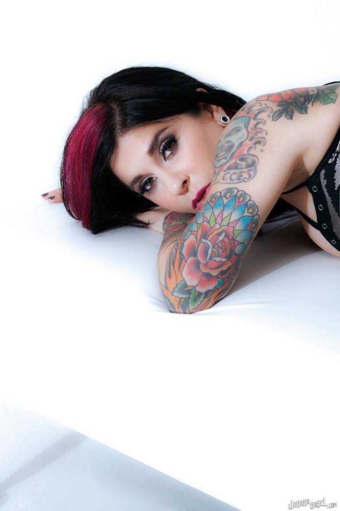 Alluring american milf Joanna Angel reveals big boobs and masturbates with dildo - #17