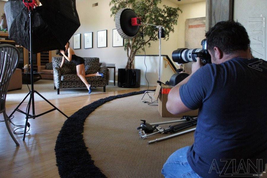 Behind The Scenes Of Huge Boobed Brunette Model Laura Lee Showing Her Assets On Camera - #8