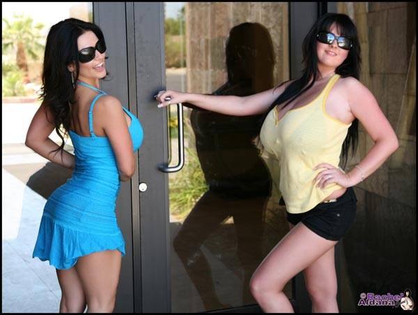 Rachel Aldana desert bikinis with Denise Milani candids | Photo: 6627439