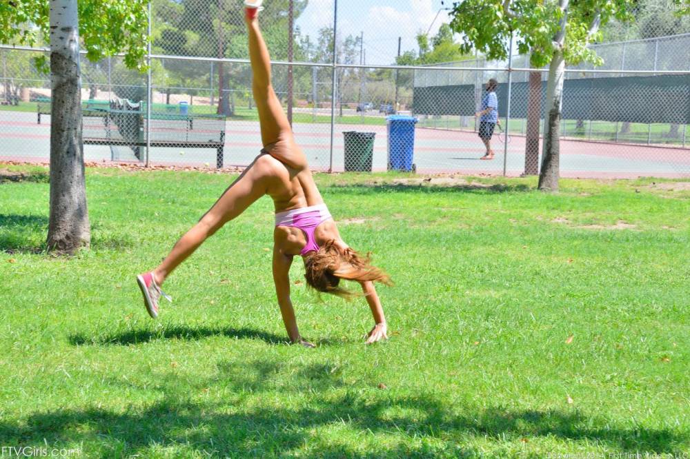 Sexy Gymnast Marry Lynn Is Training Outdoors And Stripping In Between The Exercises - #6