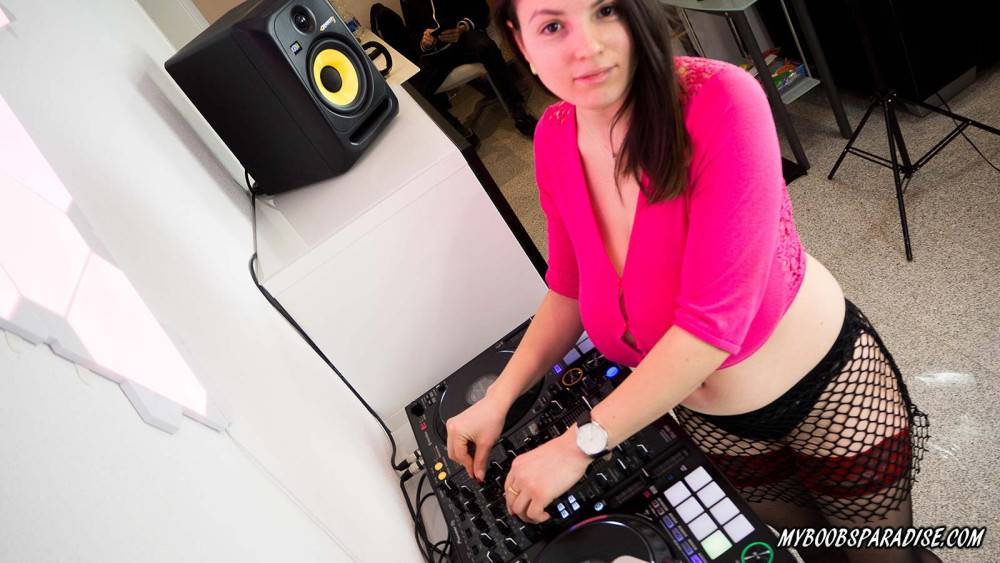 Talia Amanda as Naked DJ Play and Dance | Photo: 6671060