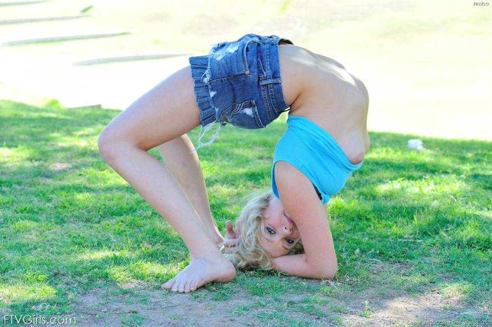 Blonde Babe Mia Malkova Is Outdoor Doing Gymnastics And Showing The Body Flexibility - #6
