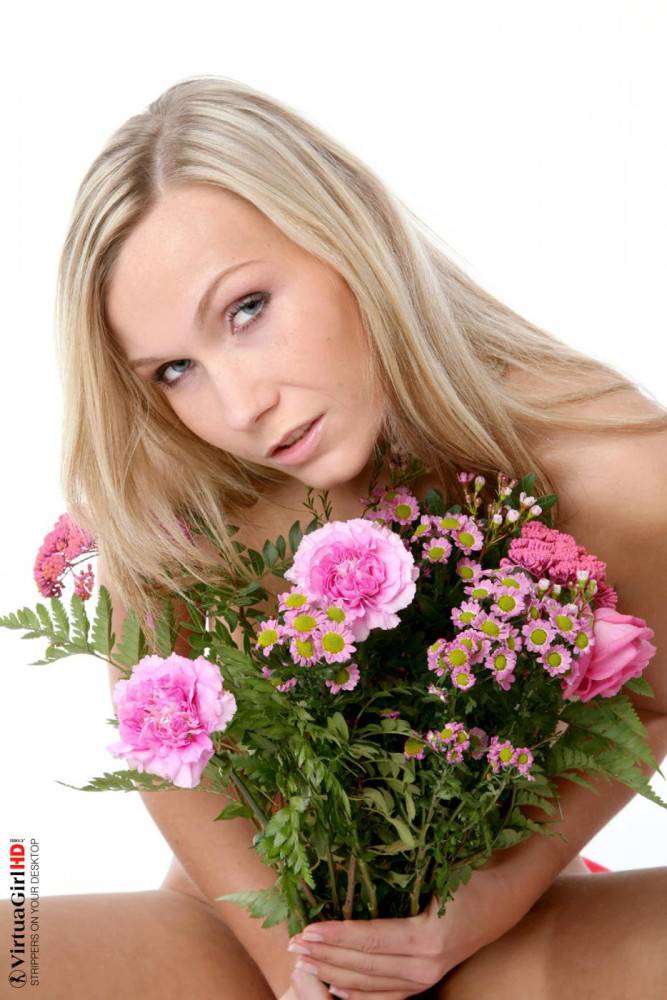 Behind Those Flowers, Blonde Lizzy Merova Is Hiding An Amazing Body Ready For Revealing. - #2