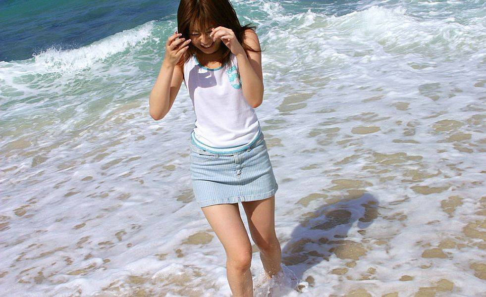 Girl Miyu Sugiura Is On The Beach Showing Off The Delicious Looking Thong Up The Skirt - #4
