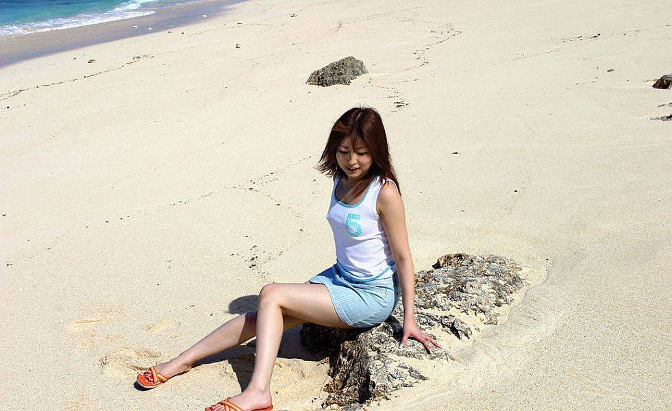 Girl Miyu Sugiura Is On The Beach Showing Off The Delicious Looking Thong Up The Skirt - #2