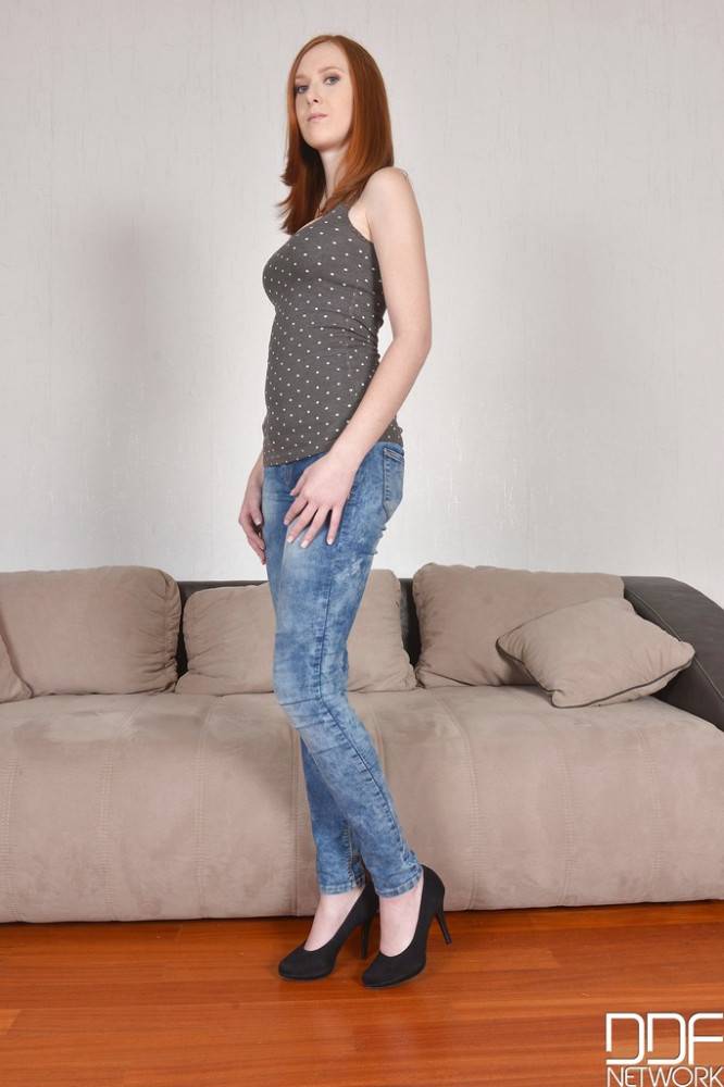 Excellent czech hottie Linda Sweet in jeans likes foot fetish - #1