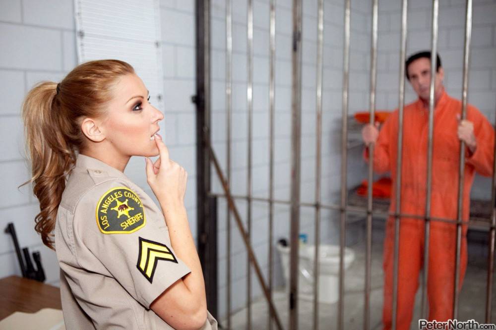 Frisky Female Guard Cindy Hope Takes Off Uniform And Seduces The Prisoner - #12