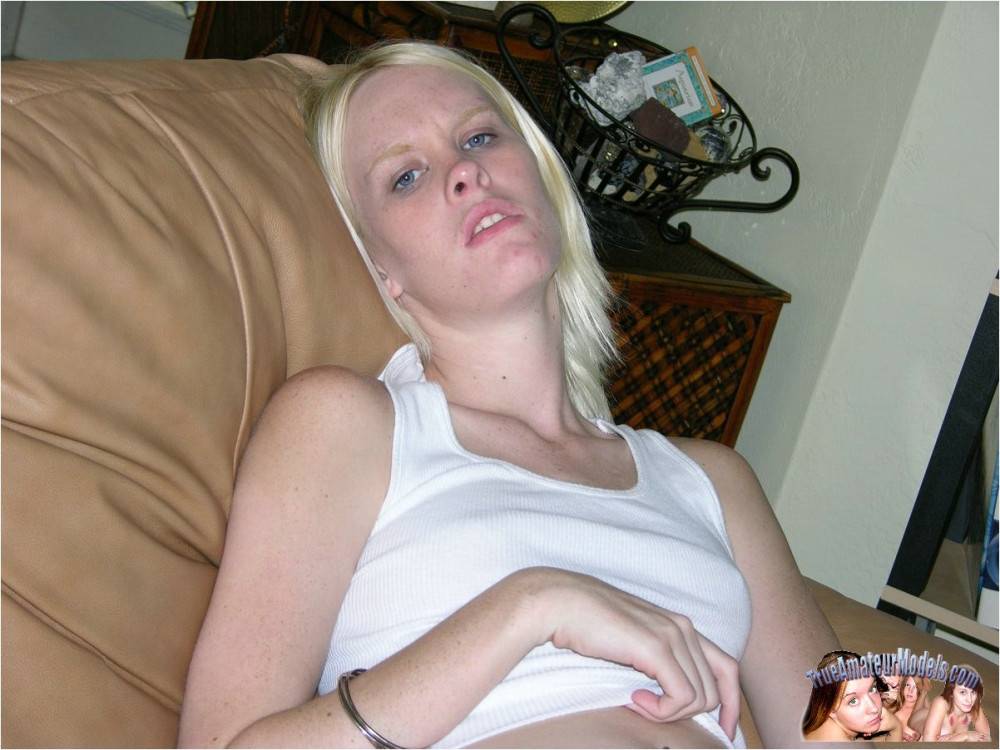 Blonde amateur in shit kicker boots tales of hr clothes to pose nude on sofa - #1