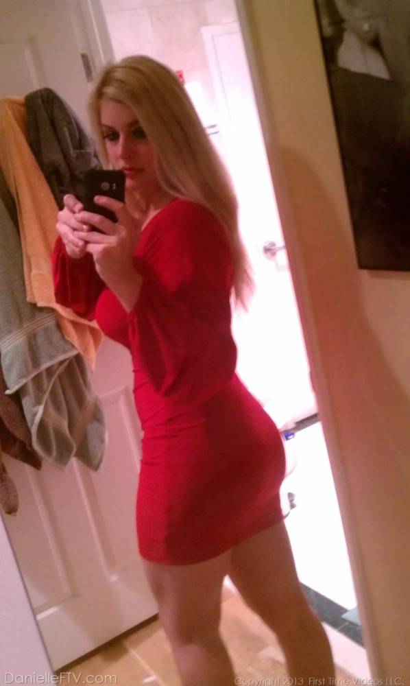 Blonde amateur Danielle Ftv dons numerous outfits for non nude selfies - #15